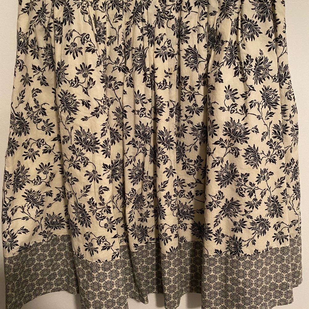 Forever 21 Black and Cream Floral A-Line Skirt, EUC, small
